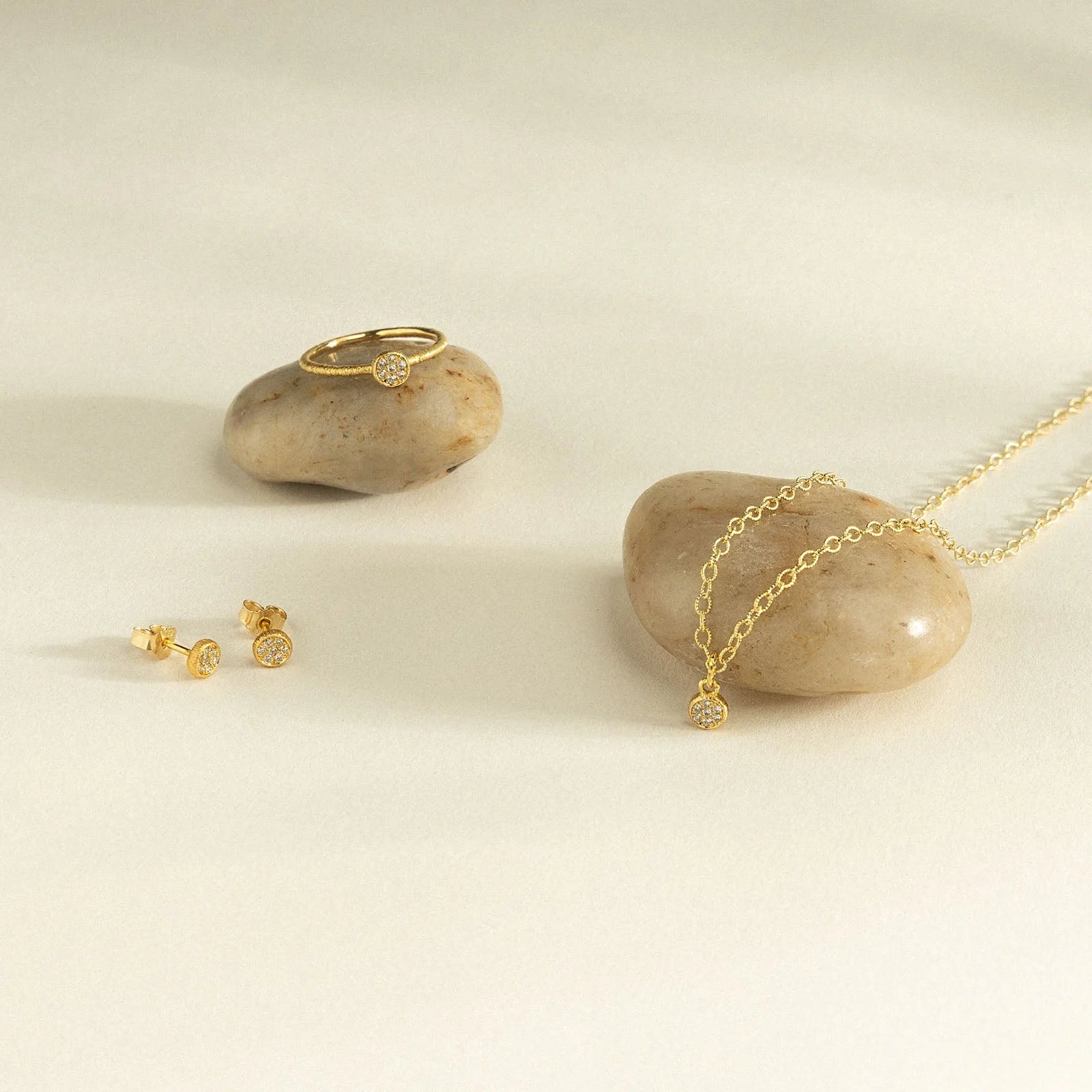 Pendant "O-Sole-Mio" in yellow gold with brilliant-cut diamonds