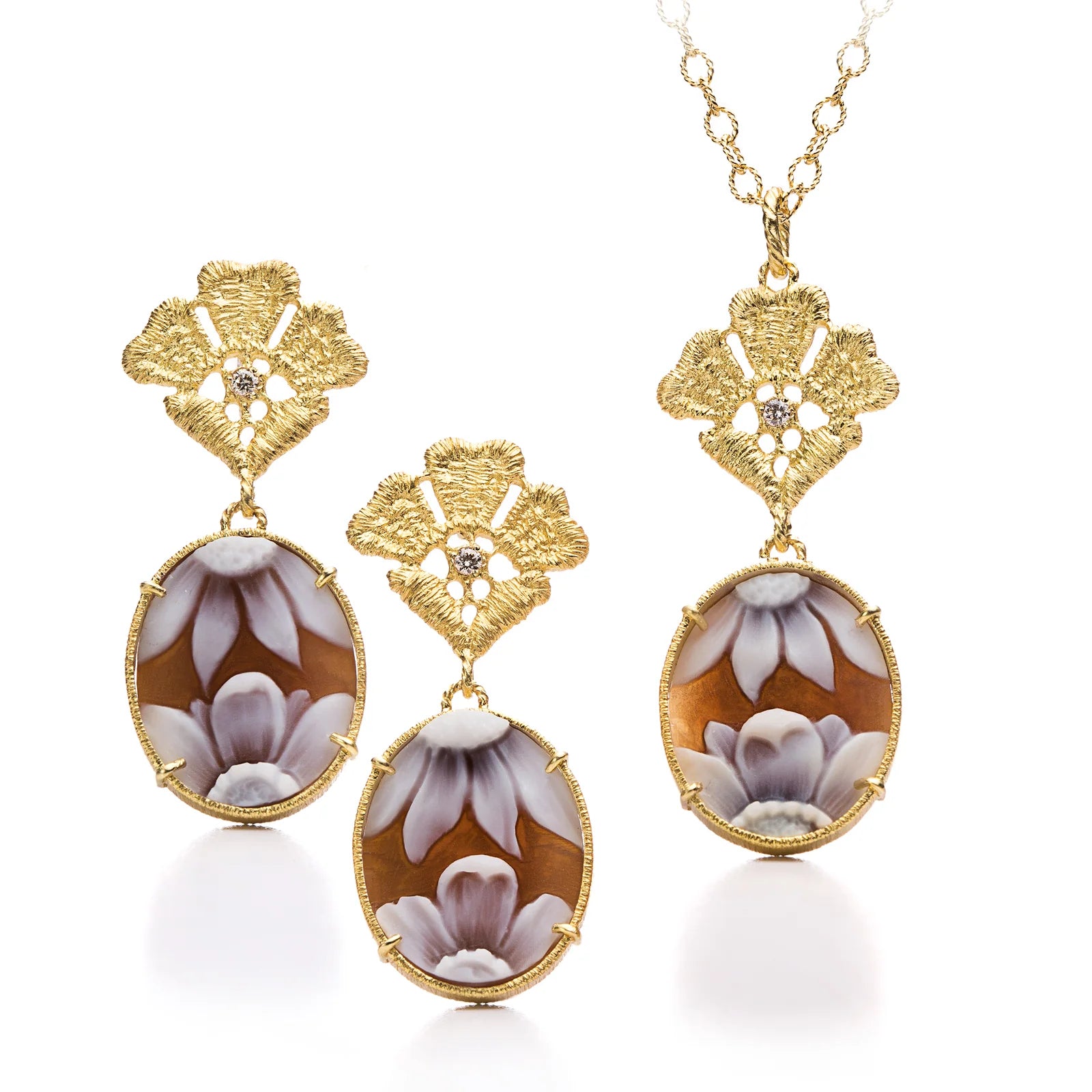 Pendant "Floral Cameo" in yellow gold with brilliant-cut diamond