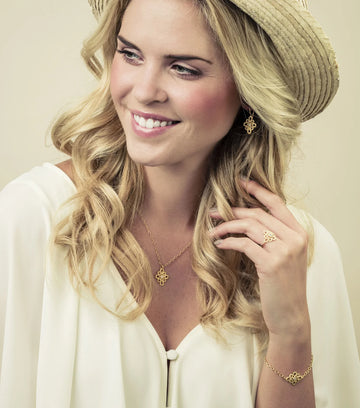 Necklace pendant Miss Medea 5